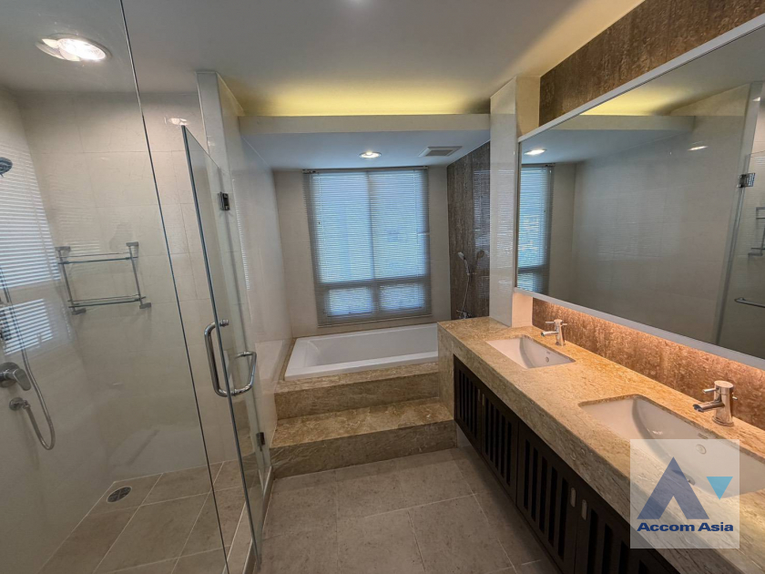 17  3 br Apartment for rent and sale in Sukhumvit ,Bangkok BTS Ekkamai at Low-rise Apartment, Only 1,000m to BTS AA45341