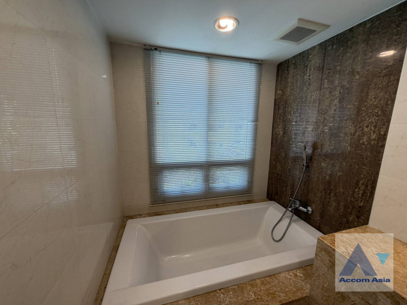 18  3 br Apartment for rent and sale in Sukhumvit ,Bangkok BTS Ekkamai at Low-rise Apartment, Only 1,000m to BTS AA45341