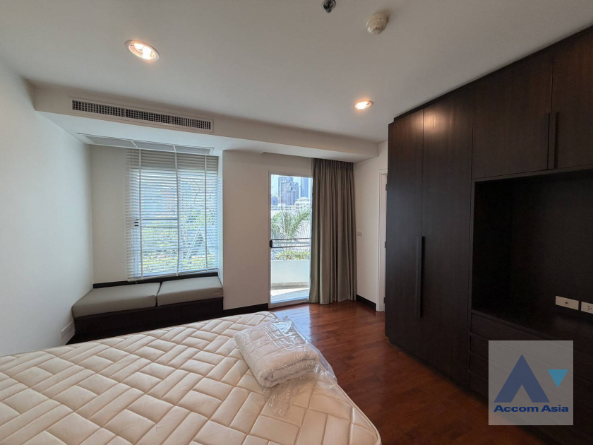 10  3 br Apartment for rent and sale in Sukhumvit ,Bangkok BTS Ekkamai at Low-rise Apartment, Only 1,000m to BTS AA45341