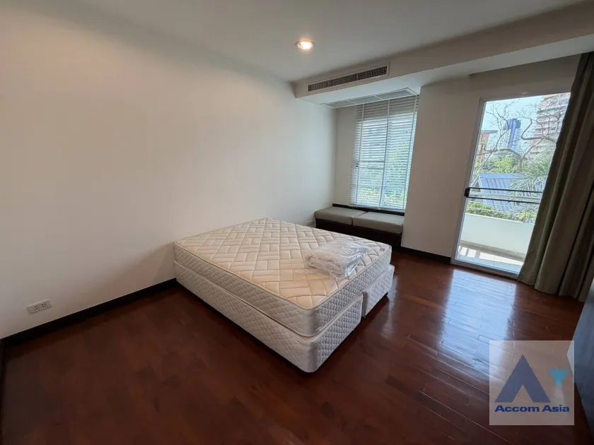 8  3 br Apartment for rent and sale in Sukhumvit ,Bangkok BTS Ekkamai at Low-rise Apartment, Only 1,000m to BTS AA45341