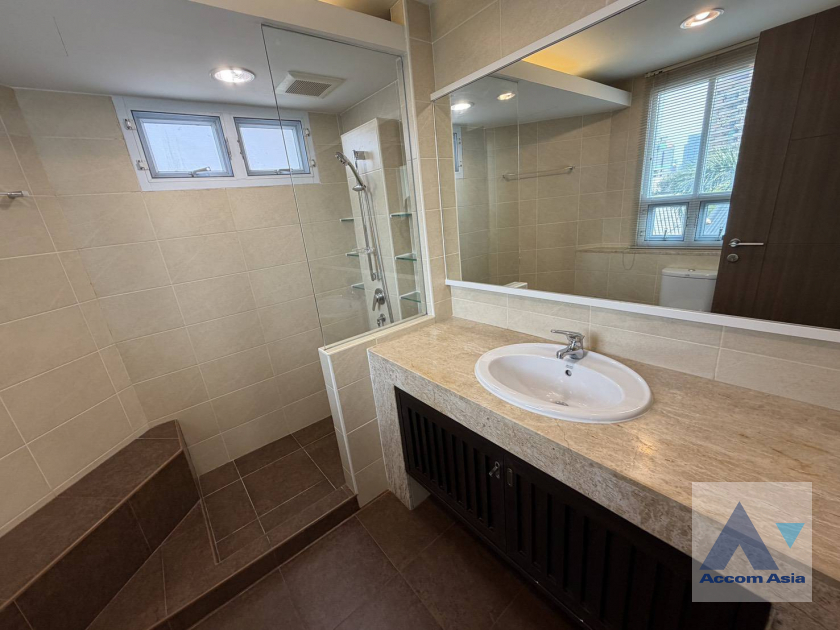 21  3 br Apartment for rent and sale in Sukhumvit ,Bangkok BTS Ekkamai at Low-rise Apartment, Only 1,000m to BTS AA45341