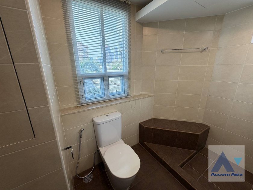 26  3 br Apartment for rent and sale in Sukhumvit ,Bangkok BTS Ekkamai at Low-rise Apartment, Only 1,000m to BTS AA45341