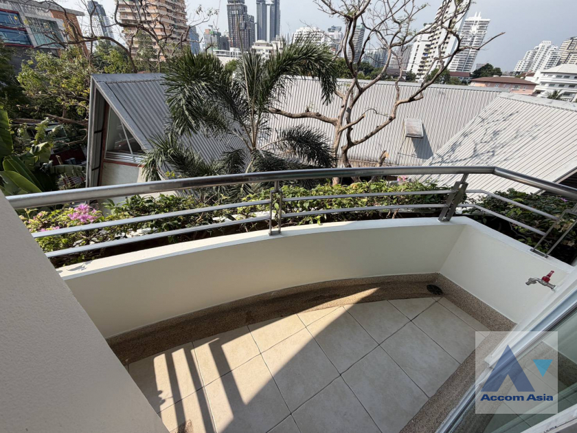 9  3 br Apartment for rent and sale in Sukhumvit ,Bangkok BTS Ekkamai at Low-rise Apartment, Only 1,000m to BTS AA45341