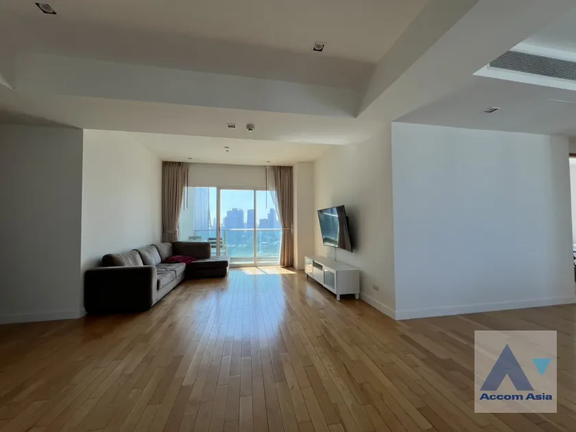 unit 3 Bedrooms  Condominium For Sale in Sukhumvit, Bangkok  near BTS Asok - MRT Sukhumvit (AA45379)
