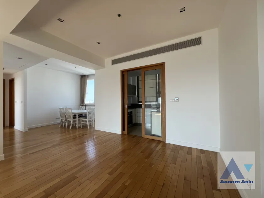unit 3 Bedrooms  Condominium For Sale in Sukhumvit, Bangkok  near BTS Asok - MRT Sukhumvit (AA45379)