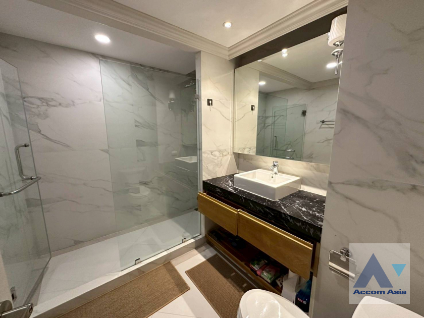 24  3 br Condominium For Rent in Ploenchit ,Bangkok BTS Chitlom at New House AA45385