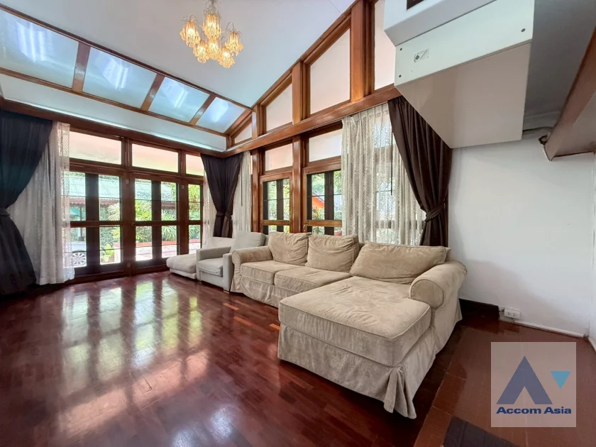 4  5 br House For Rent in Phaholyothin ,Bangkok BTS Ari AA45411