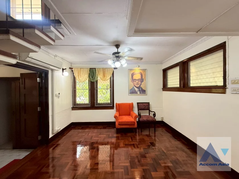 9  5 br House For Rent in Phaholyothin ,Bangkok BTS Ari AA45411