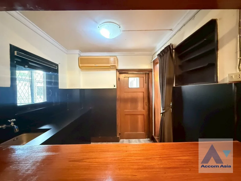 8  5 br House For Rent in Phaholyothin ,Bangkok BTS Ari AA45411