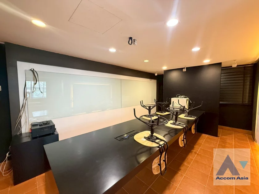 11  5 br House For Rent in Phaholyothin ,Bangkok BTS Ari AA45411