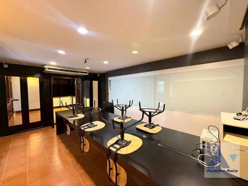 10  5 br House For Rent in Phaholyothin ,Bangkok BTS Ari AA45411