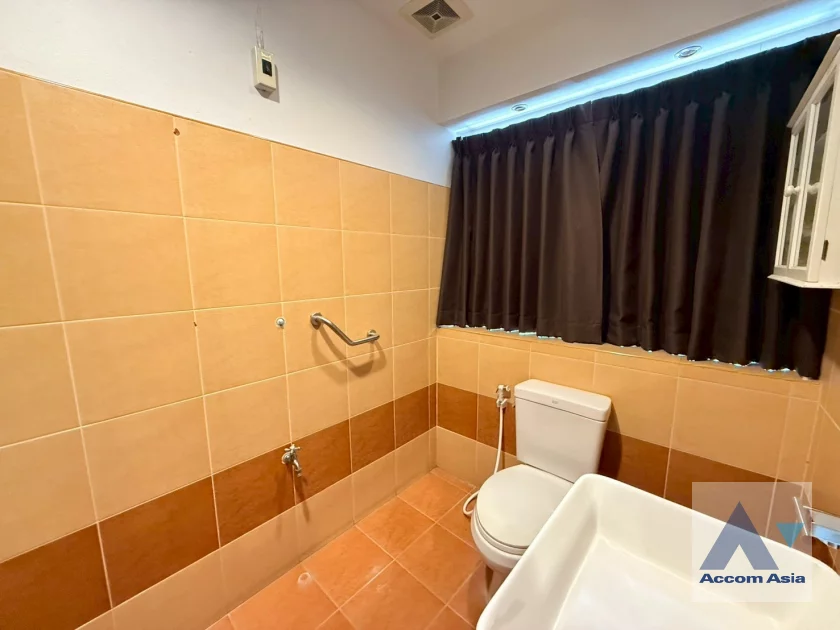 31  5 br House For Rent in Phaholyothin ,Bangkok BTS Ari AA45411