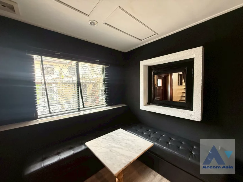 14  5 br House For Rent in Phaholyothin ,Bangkok BTS Ari AA45411