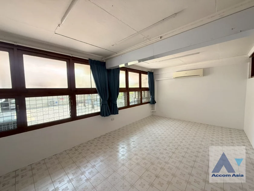 17  5 br House For Rent in Phaholyothin ,Bangkok BTS Ari AA45411