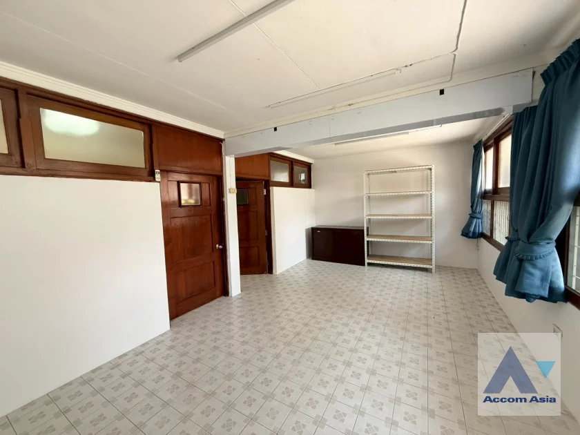19  5 br House For Rent in Phaholyothin ,Bangkok BTS Ari AA45411