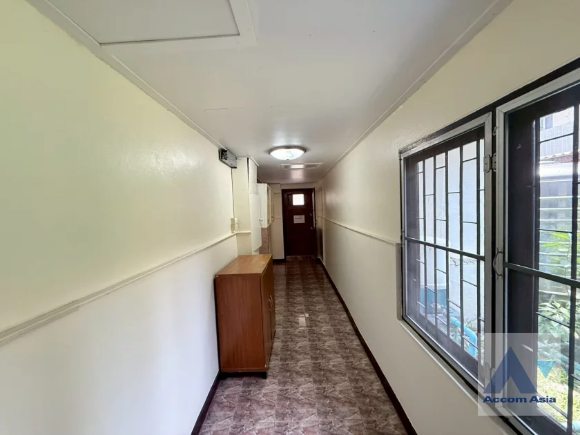 23  5 br House For Rent in Phaholyothin ,Bangkok BTS Ari AA45411