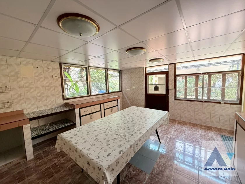 22  5 br House For Rent in Phaholyothin ,Bangkok BTS Ari AA45411