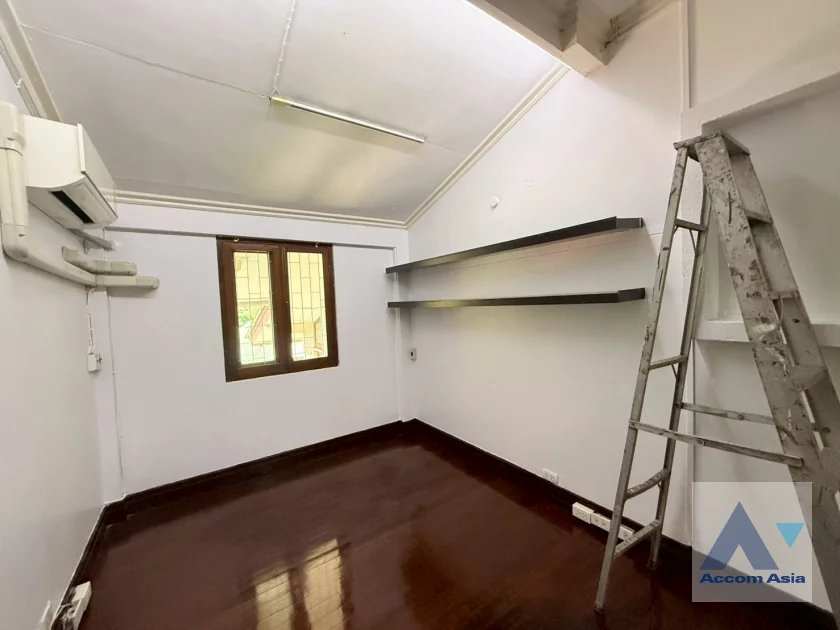 24  5 br House For Rent in Phaholyothin ,Bangkok BTS Ari AA45411