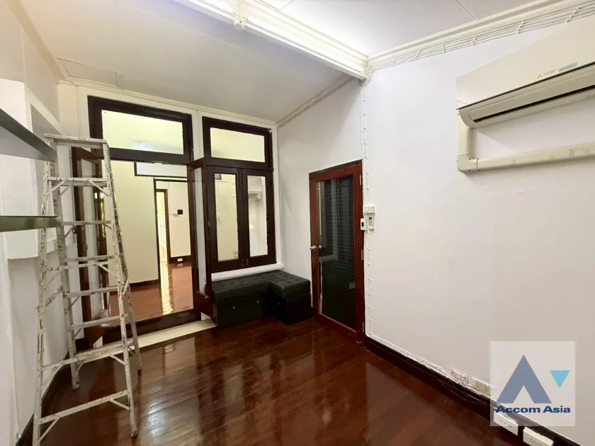 25  5 br House For Rent in Phaholyothin ,Bangkok BTS Ari AA45411