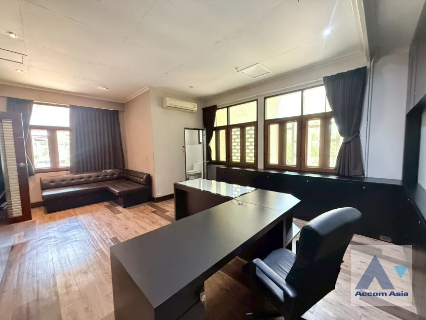 13  5 br House For Rent in Phaholyothin ,Bangkok BTS Ari AA45411