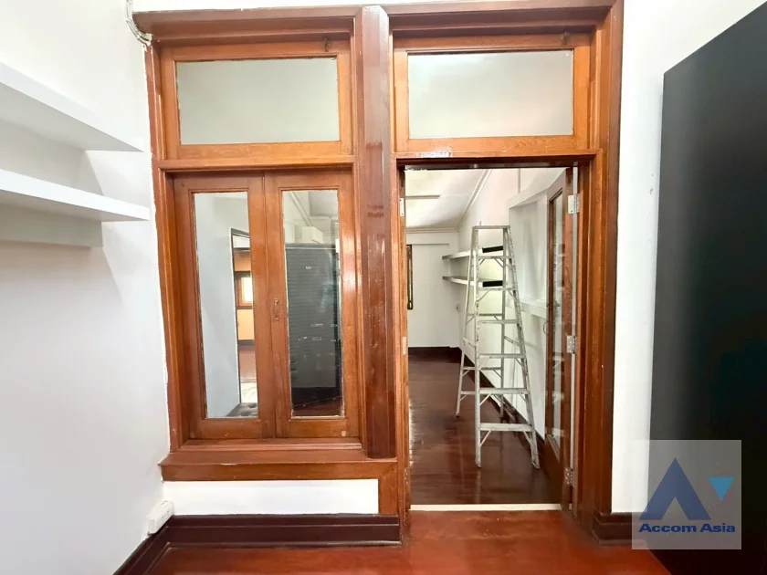 28  5 br House For Rent in Phaholyothin ,Bangkok BTS Ari AA45411