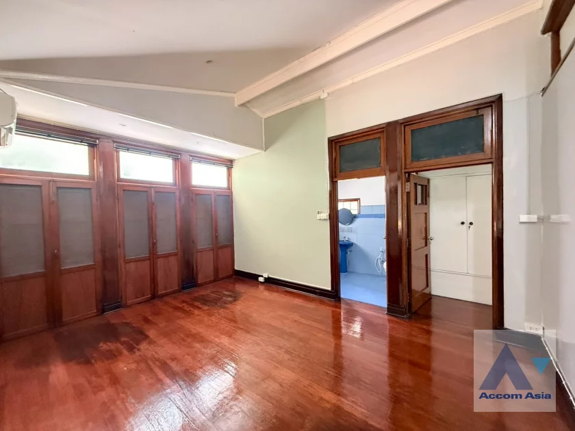 29  5 br House For Rent in Phaholyothin ,Bangkok BTS Ari AA45411