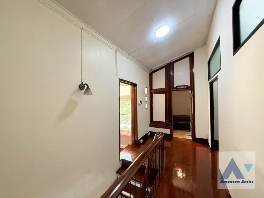30  5 br House For Rent in Phaholyothin ,Bangkok BTS Ari AA45411