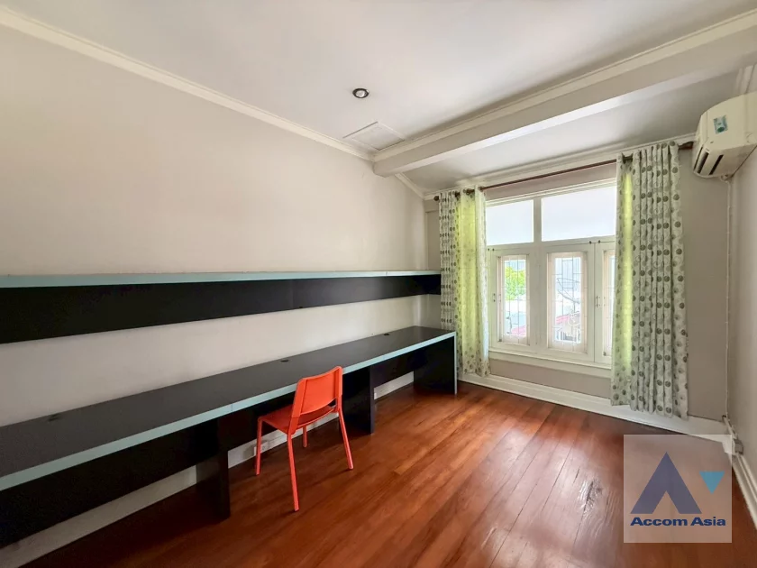 32  5 br House For Rent in Phaholyothin ,Bangkok BTS Ari AA45411