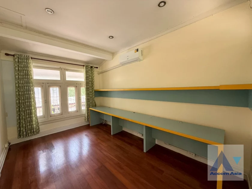 34  5 br House For Rent in Phaholyothin ,Bangkok BTS Ari AA45411