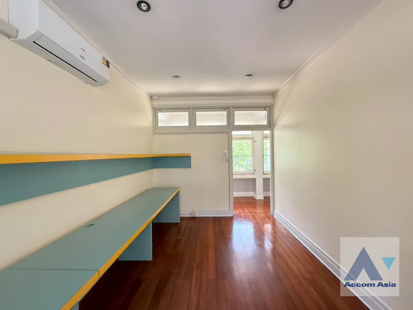 35  5 br House For Rent in Phaholyothin ,Bangkok BTS Ari AA45411