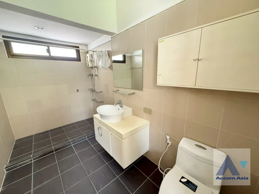 36  5 br House For Rent in Phaholyothin ,Bangkok BTS Ari AA45411