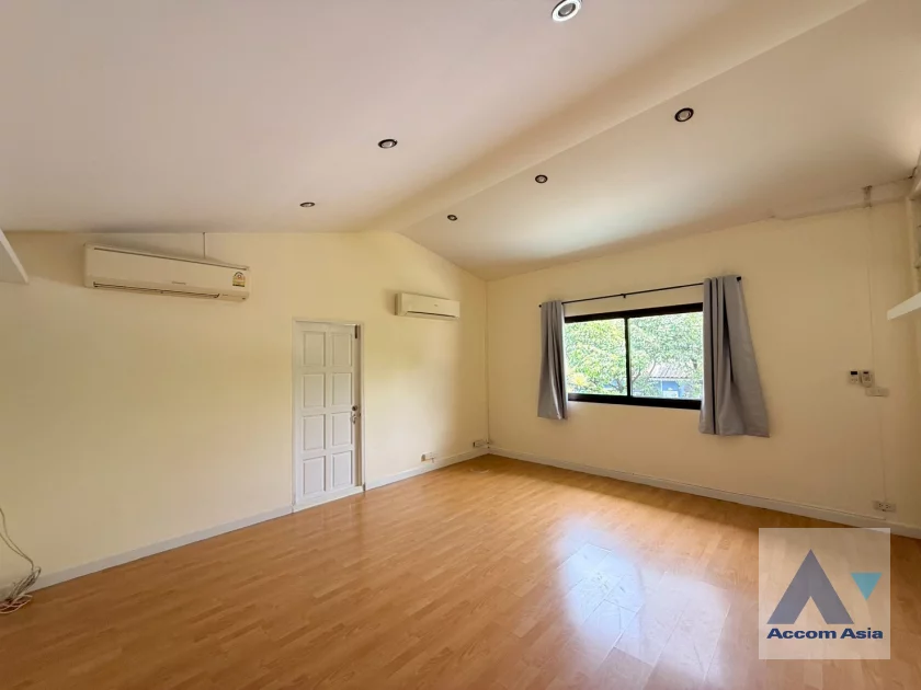 38  5 br House For Rent in Phaholyothin ,Bangkok BTS Ari AA45411