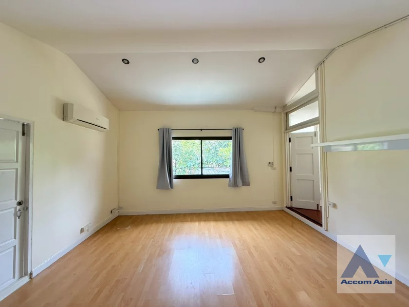39  5 br House For Rent in Phaholyothin ,Bangkok BTS Ari AA45411