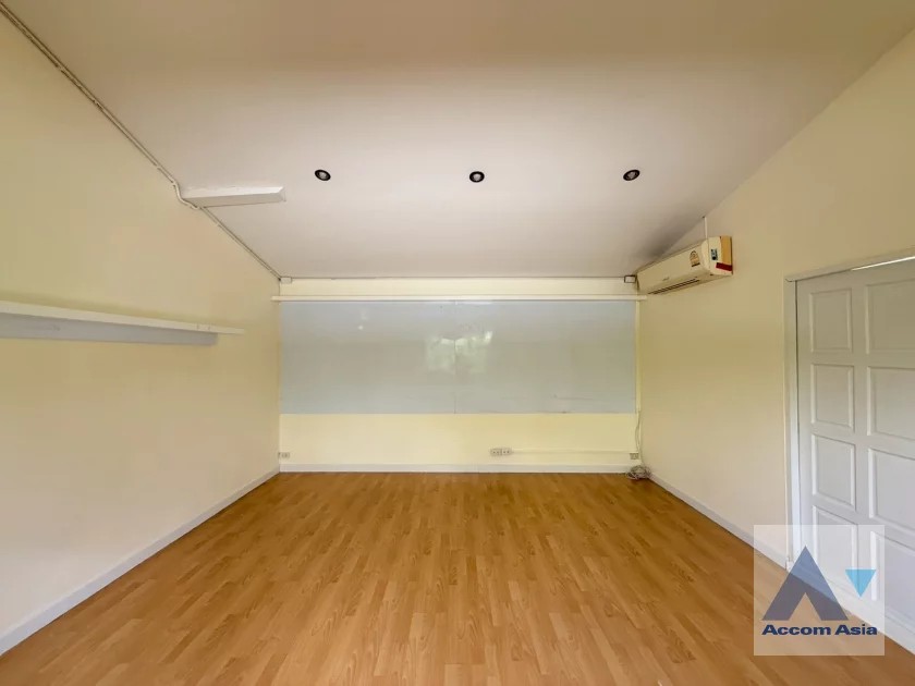 40  5 br House For Rent in Phaholyothin ,Bangkok BTS Ari AA45411