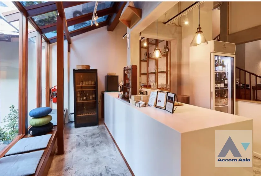 unitFully Furnished |  3 Bedrooms  Townhouse For Rent in Sathorn, Bangkok  near BTS Chong Nonsi (AA45435)