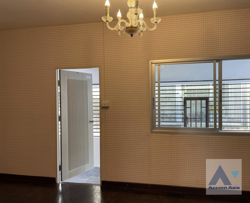 13  5 br House For Rent in Krungthep Kreetha ,Bangkok  AA45581