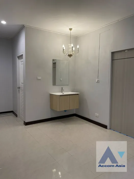 12  5 br House For Rent in Krungthep Kreetha ,Bangkok  AA45581