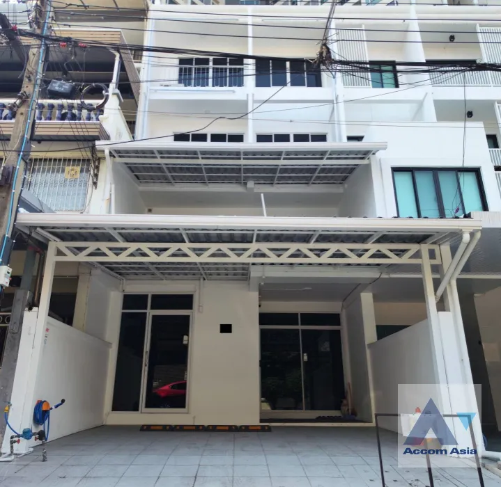 unitFully Furnished |  4 Bedrooms  House For Rent & Sale in Sathorn, Bangkok  near BTS Saphan Taksin (AA45585)