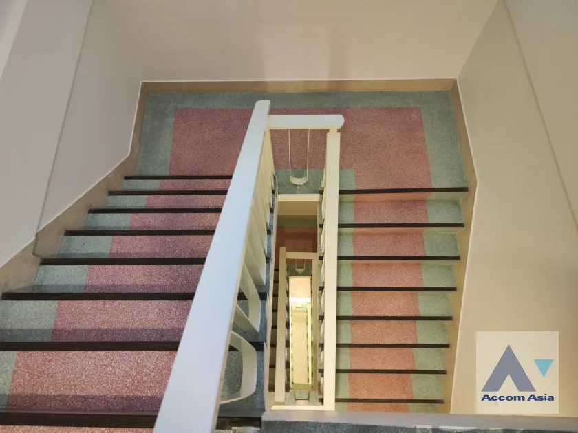 9  4 br House for rent and sale in Sathorn ,Bangkok BTS Saphan Taksin AA45585