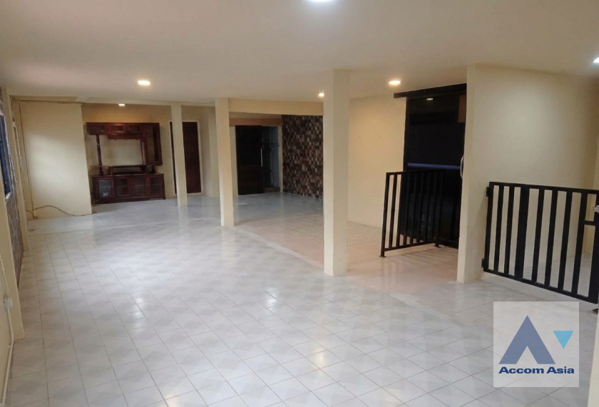  1  House For Rent in Phaholyothin ,Bangkok BTS Saphan-Kwai AA45586