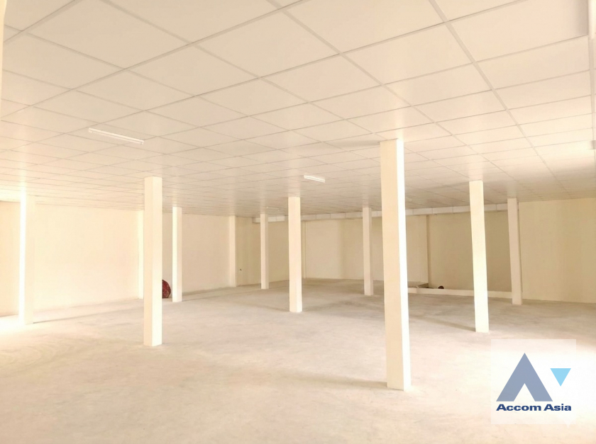 4  House For Rent in Phaholyothin ,Bangkok BTS Saphan-Kwai AA45586