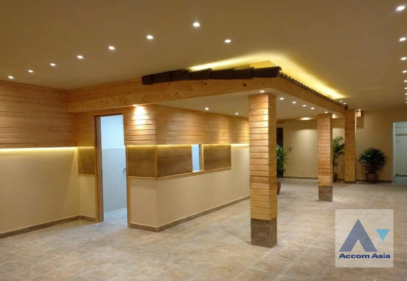  1  House For Rent in Phaholyothin ,Bangkok BTS Saphan-Kwai AA45586