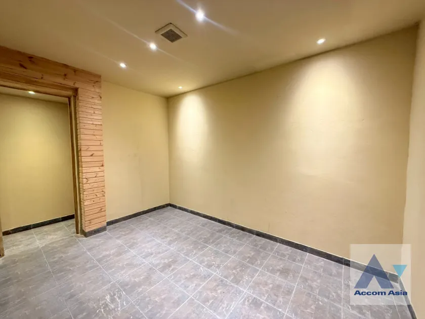 16  House For Rent in Phaholyothin ,Bangkok BTS Saphan-Kwai AA45586