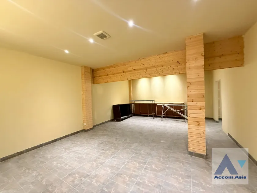 10  House For Rent in Phaholyothin ,Bangkok BTS Saphan-Kwai AA45586