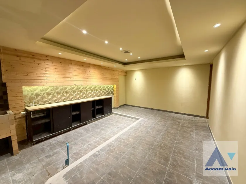 12  House For Rent in Phaholyothin ,Bangkok BTS Saphan-Kwai AA45586