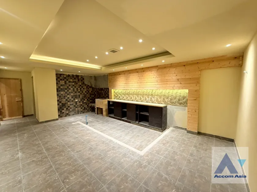 11  House For Rent in Phaholyothin ,Bangkok BTS Saphan-Kwai AA45586