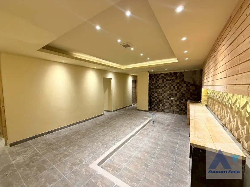 13  House For Rent in Phaholyothin ,Bangkok BTS Saphan-Kwai AA45586