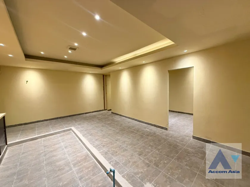 14  House For Rent in Phaholyothin ,Bangkok BTS Saphan-Kwai AA45586