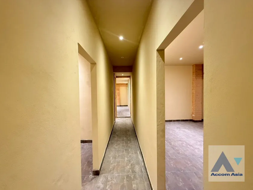 6  House For Rent in Phaholyothin ,Bangkok BTS Saphan-Kwai AA45586