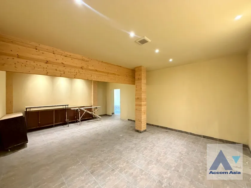 9  House For Rent in Phaholyothin ,Bangkok BTS Saphan-Kwai AA45586